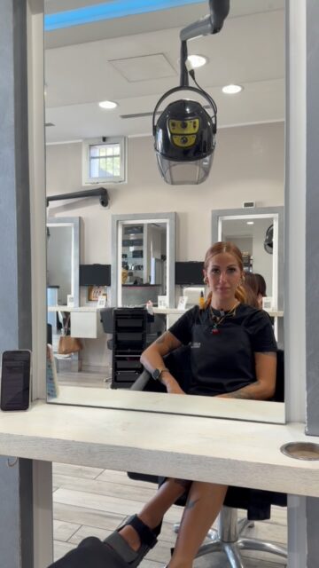 Chi può mettere le extension?🧐

Ogni applicazione e progetterà su misura per te!✌🏻😍

Tu cosa scegli!? Volume o lunghezza? 
Scrivilo nei commenti 💬

#greatlengths #reel #hair #extensions #haircut