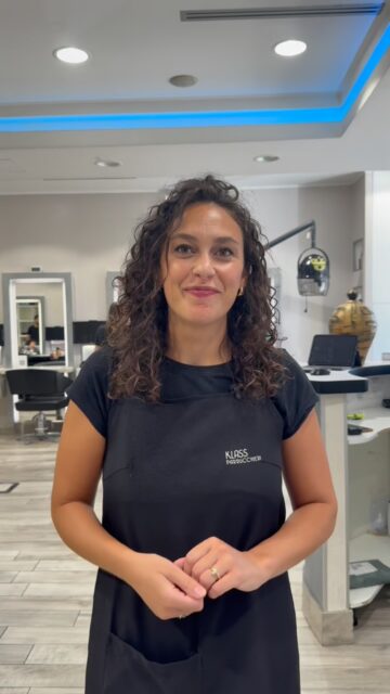 Pettinare i capelli ricci da asciutti? 😱❌
Il modo migliore per dire addio alla definizione e dare il benvenuto all’effetto crespo! 🦁💥
Vuoi scoprire tutti i segreti per valorizzare al massimo la tua chioma? 💇♀️💫
Venite da @klassparrucchieri! Specialisti dei ricci 👑
#reel #curly #hair #style #haircut